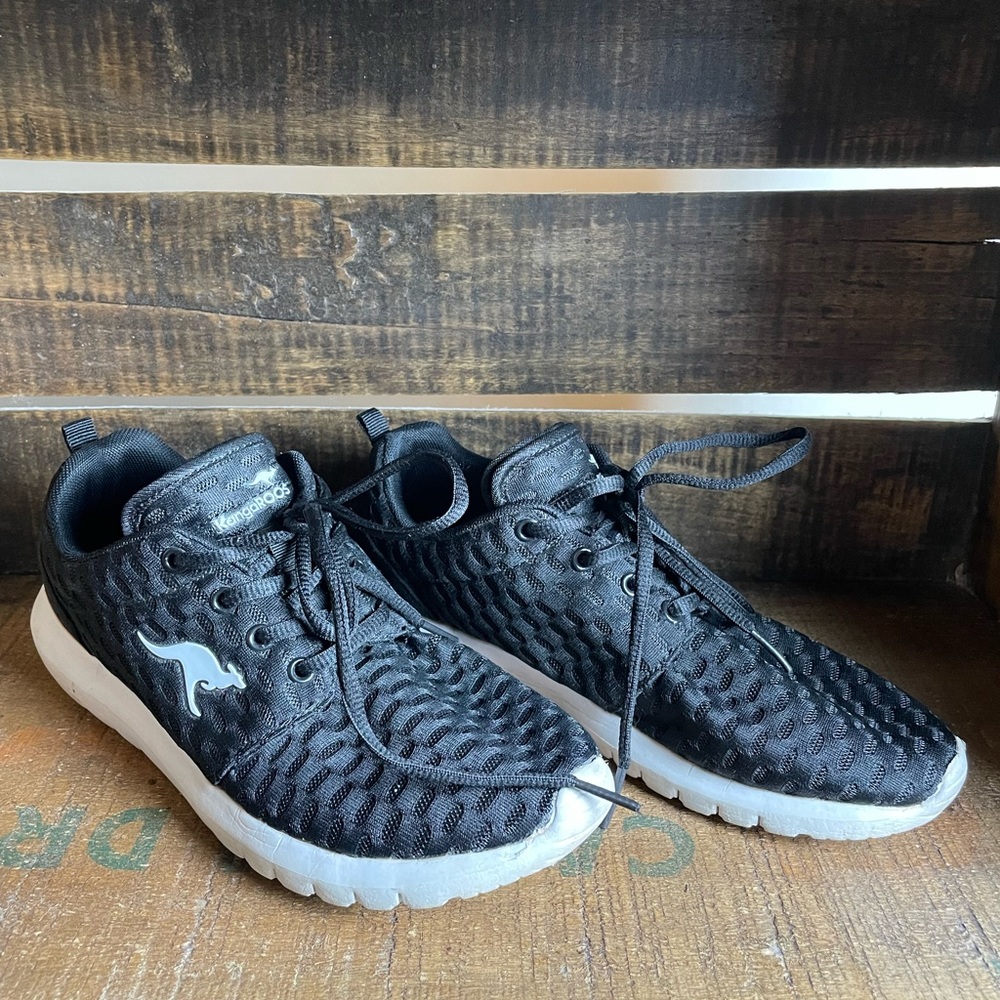 “Kangaroos” Sneakers w/Velcro Pocket